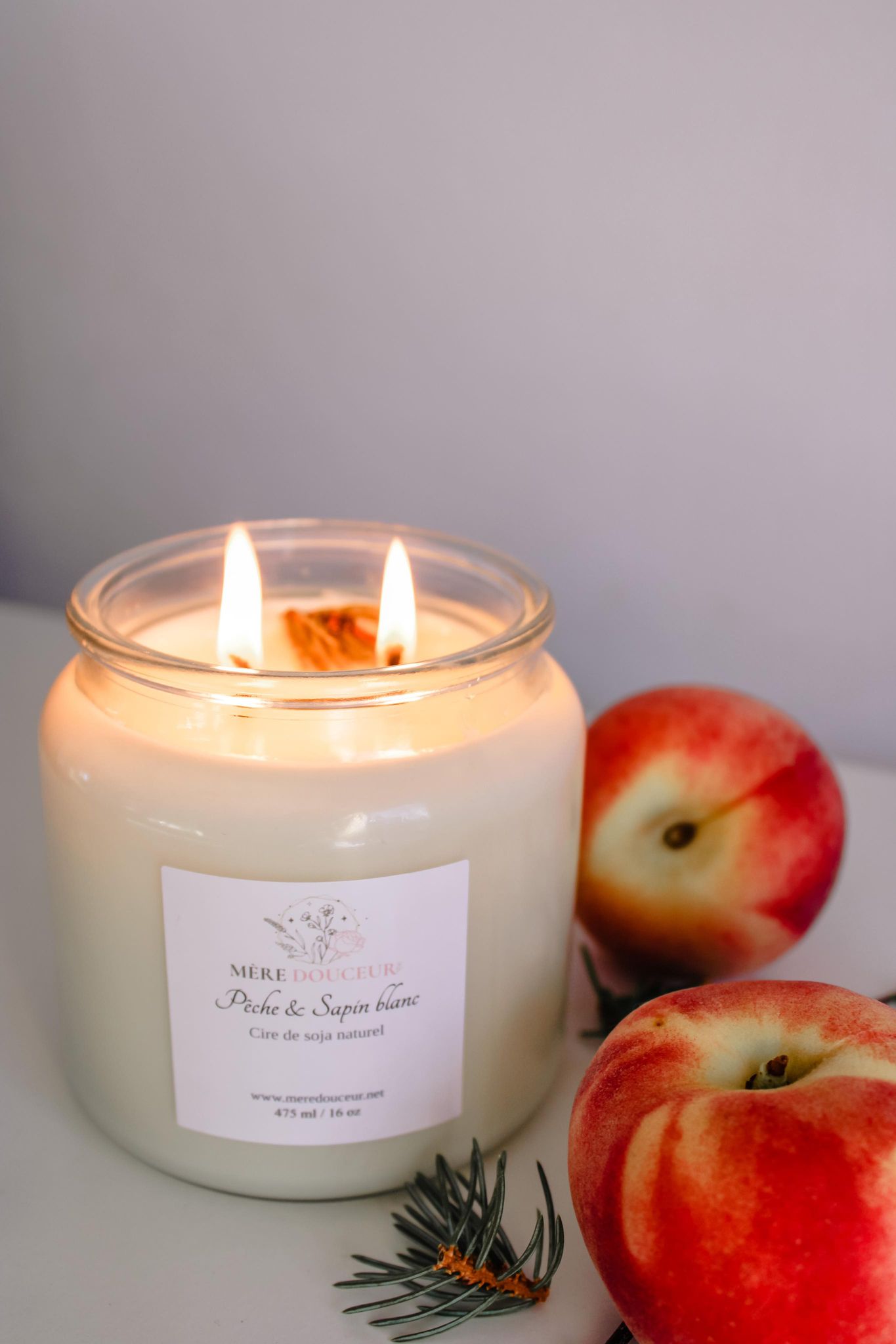 Candle - Peach &amp; White fir